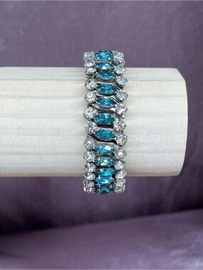 Vintage Air Flex Blue & Clear Rhinestone Stretch Bracelet (1 stone Missing)
